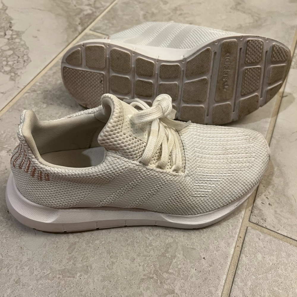 Adidas Swift Run - image 2